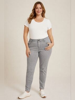 DG2 Plus High-Rise Slim Jeans in Light Gray NWT